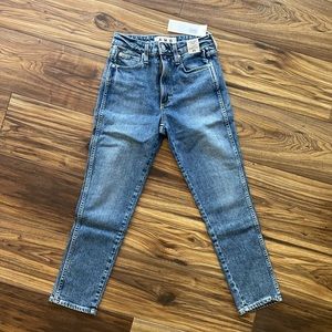 AMO Chelsea crop jeans - NWT SIZE 25.